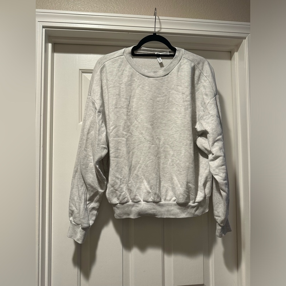 H&M Light Gray Women’s Crewneck Sweater